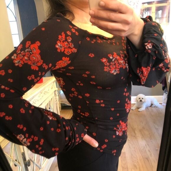 Free People Flowy Bishop Sleeve Black Flowerly Top Size M - Picture 1 of 6